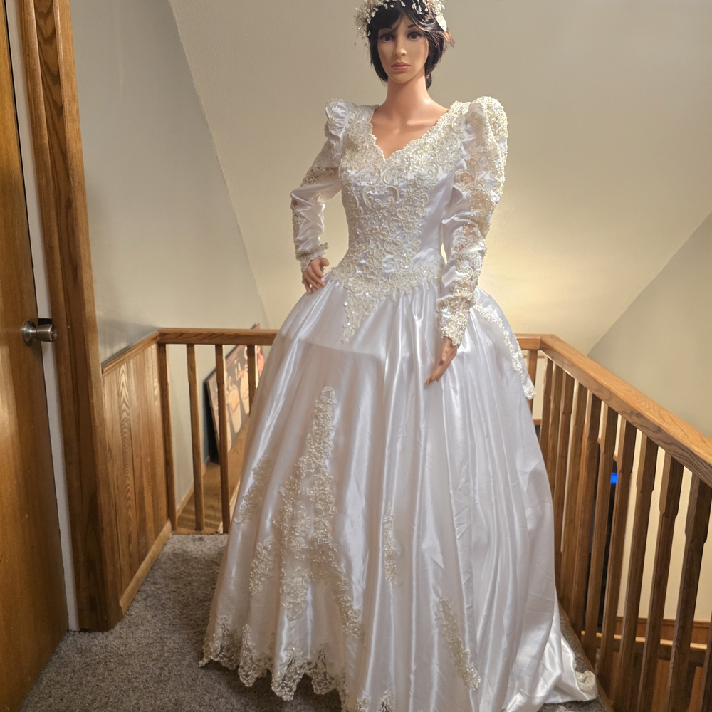 Vintage Elegant White Lace Wedding Dress Size 10